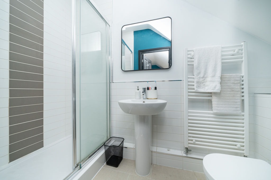 Ensuite- click for photo gallery